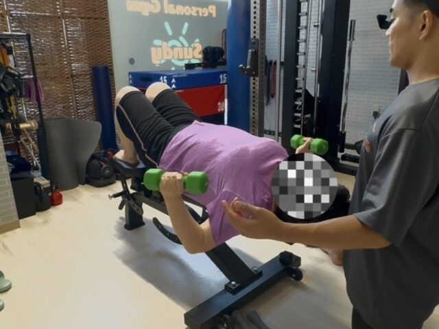 胸のトレーニングで若々しい印象の上半身に！